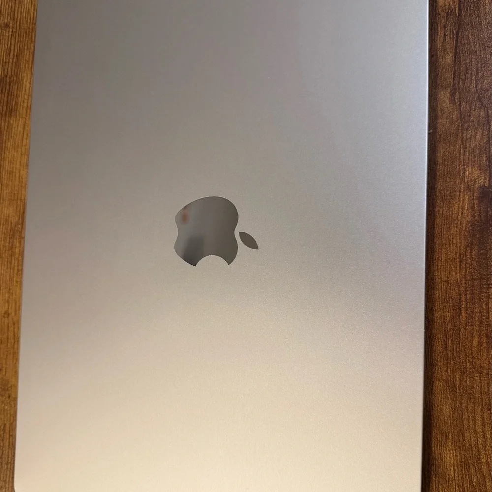 Starlight Apple MacBook Air M2